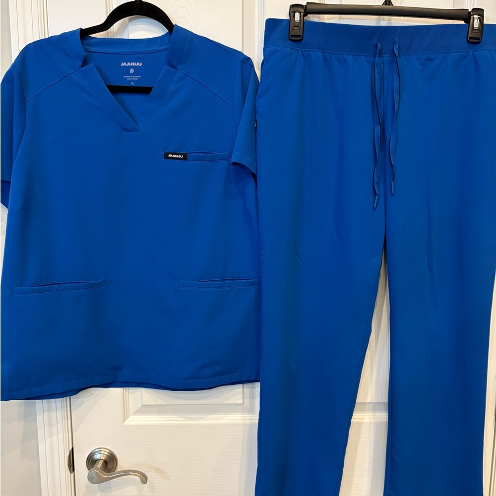 Woman’s Jaanuu Scrubs